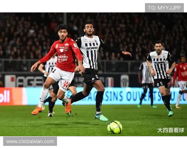 巴黎圣日耳曼迎战里尔争夺联赛三分焦点之战两队实力对决引人关注